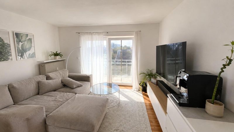 2-Zimmer-Wohnung mit großer Dachterasse zum 01.10.!